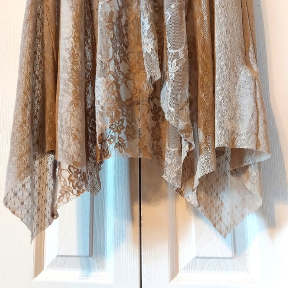 Abercrombie & Fitch sheer lace top - Picture 2 of 4